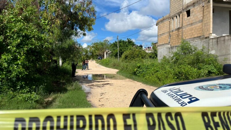 Hallan un cuerpo encobijado en la Región 237 de Cancún