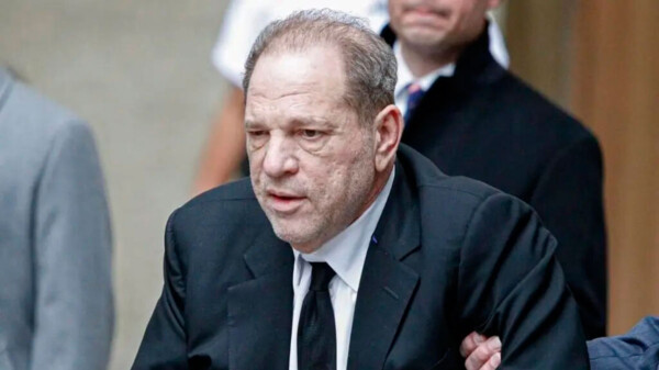 Harvey Weinstein padece leucemia y recibe tratamiento en la cárcel
