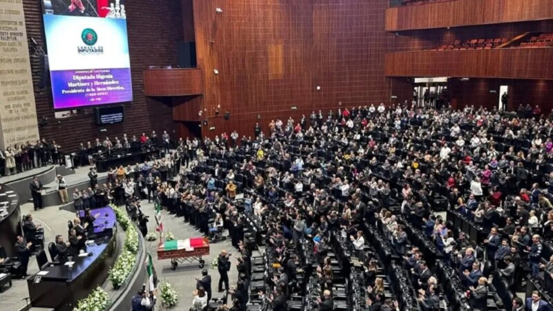 Hasta siempre, el adiós de los diputados a Ifigenia Martínez