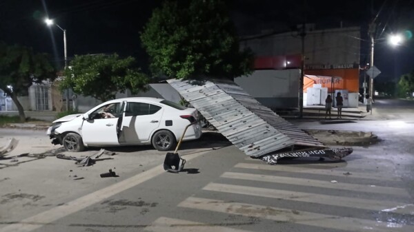 Inicia el fin de semana con aparatosos accidentes de tránsito en Cancún