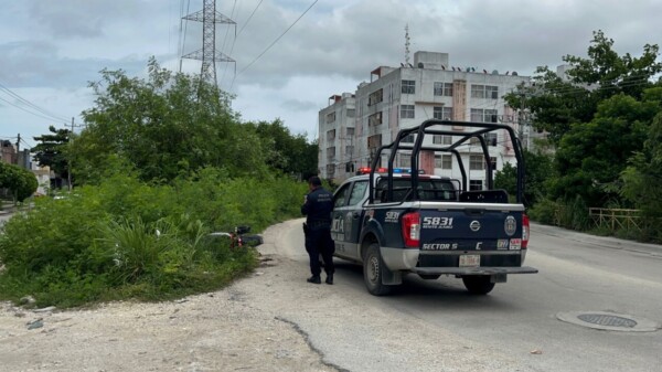 Privan de la libertad a una mujer en la 20 de Noviembre en Cancún (VIDEO)