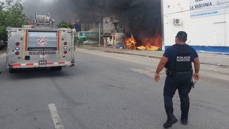 C:\Users\crono\Desktop\GreG\Sofocan fuerte incendio en un inmueble abandonado en la avenida Portillo de Cancún (1).jpeg