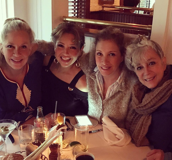 Thalía canta alabanza tras hospitalización de su hermana