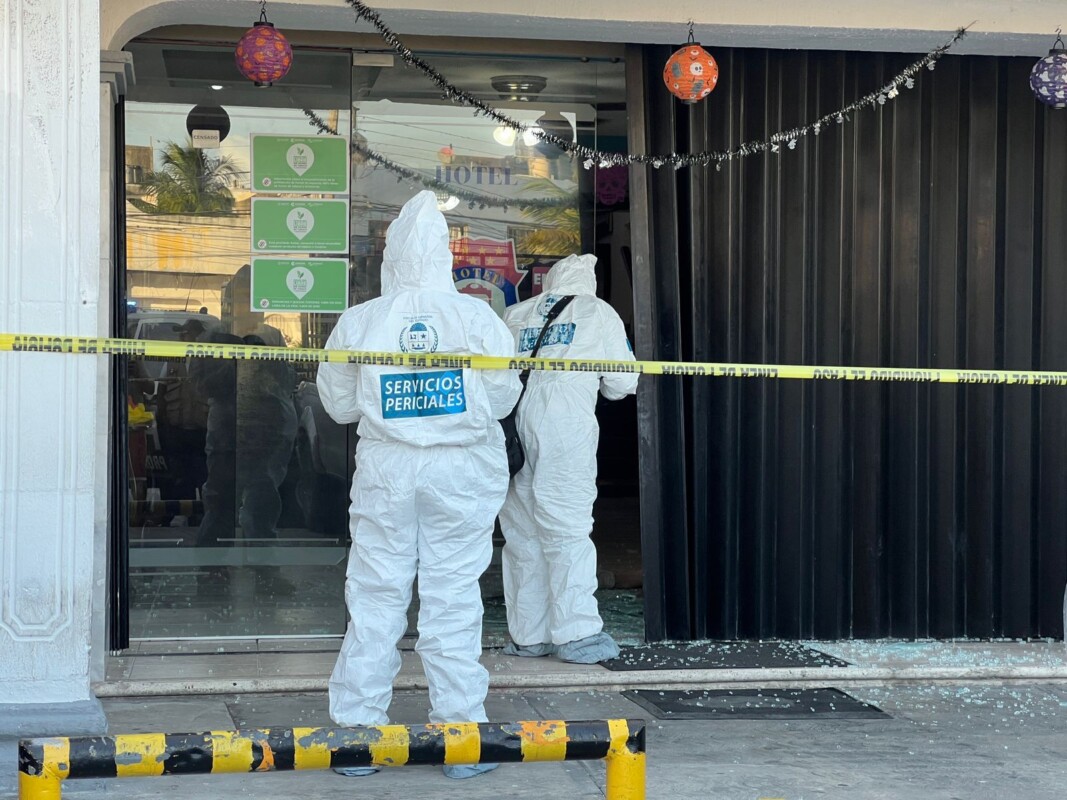 Ataque armado en hotel de Cancún deja a una mujer sin vida; sicario preguntó por ella y al salir le disparó a quemarropa.
