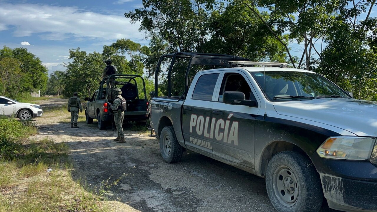Hallan un cuerpo calcinado en la colonia Santa Cecilia de Cancún; la víctima podría tratarse de un hombre.