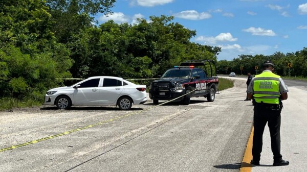 Hallan el cuerpo de un hombre a un lado de autopista Mérida-Cancún