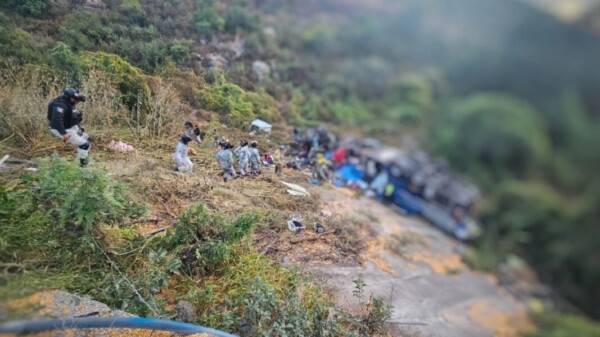 Desbarranca autobús en Zacatecas; 24 muertos