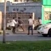 Sujetos protagonizan pelea a golpes en avenida de Cancún