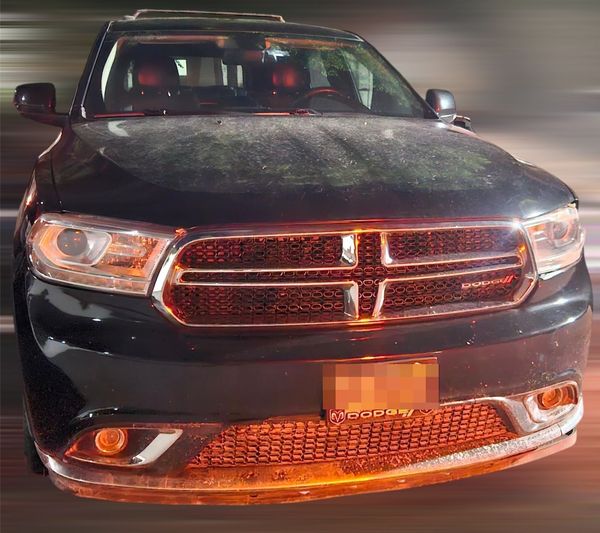 Detenido por poner en peligro la vida de transeúntes en la Región 510; Carlos Joaquín “N” transitaba en una camioneta con placas sobrepuestas.