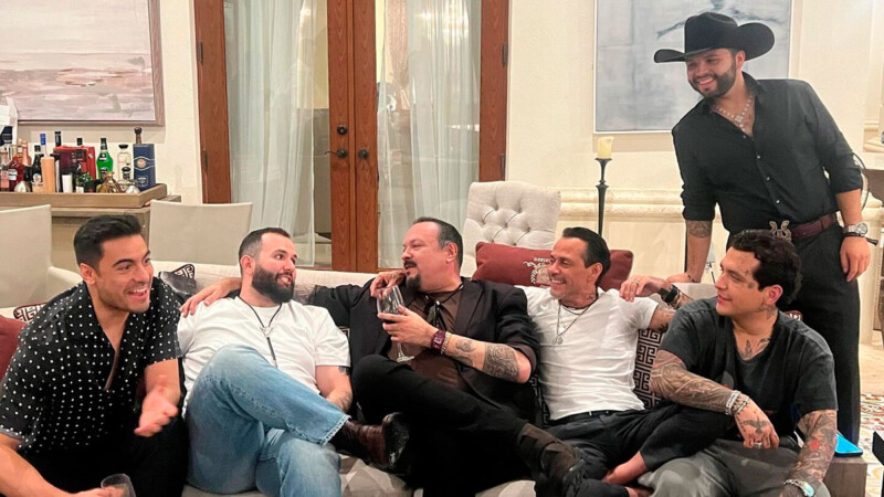 Carin León y Christian Nodal aparecen juntos en foto de Pepe Aguilar