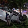 Conductor de una camioneta termina volcado en la avenida Bonampak de Cancún