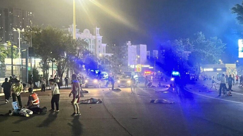 En China hombre embiste a una multitud y deja estela de 35 muerte y 43 heridos