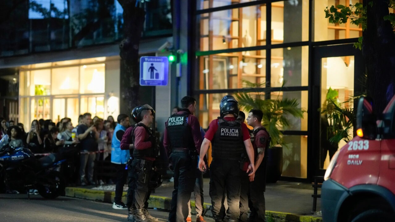 Policía allana casa de dos empleados relacionados a la muerte de Liam Payne