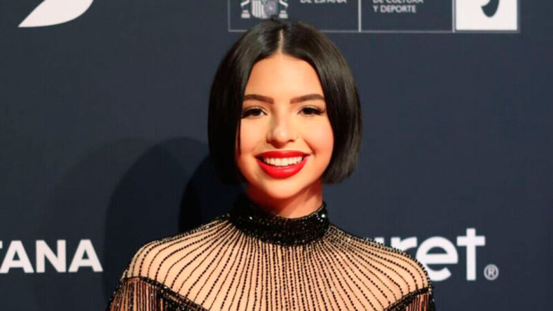 Recolectan firmas para retirarle a Ángela Aguilar el reconocimiento "Mujer del Año"