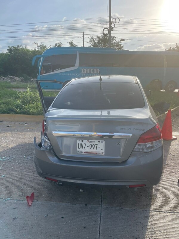 Se registra accidente vehicular en el bulevar Colosio de Cancún