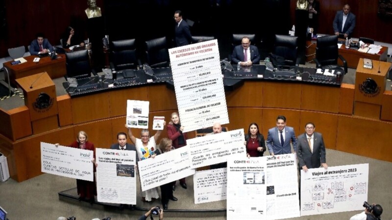 Celebra Sheinbaum desaparición de siete organismos autónomos