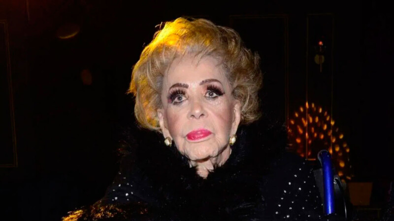 Silvia Pinal es trasladada de terapia intensiva a intermedia