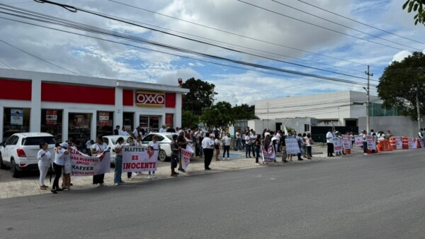 Protestan taxistas por su líder acusado de asesinato