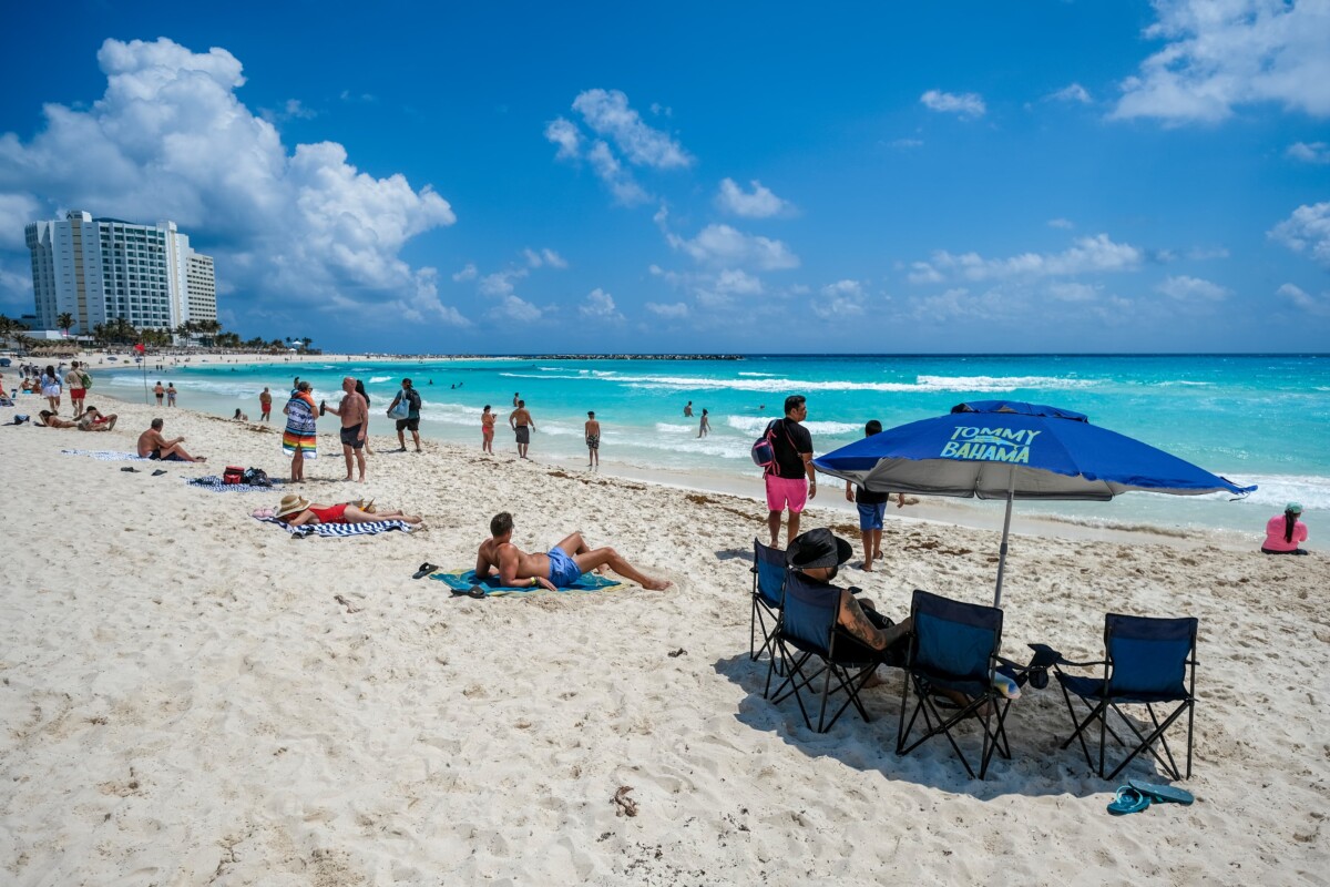 Los cuatro aeropuertos internacionales del estado reciben a más de 400 mil turistas para que el éxito turístico llegue a todas las regiones del estado.