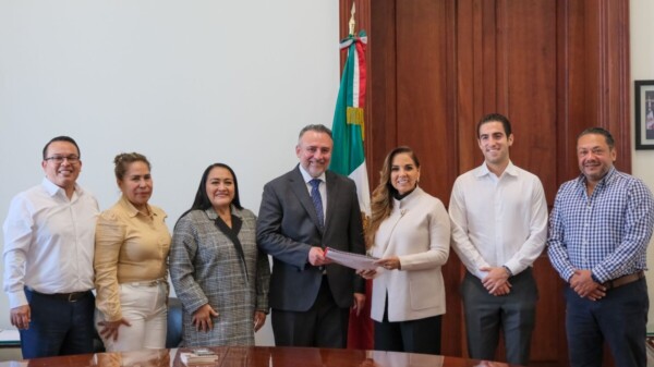 Trabaja Mara Lezama en estrategia integral para domos escolares con Javier Cabiedes, de Inifed