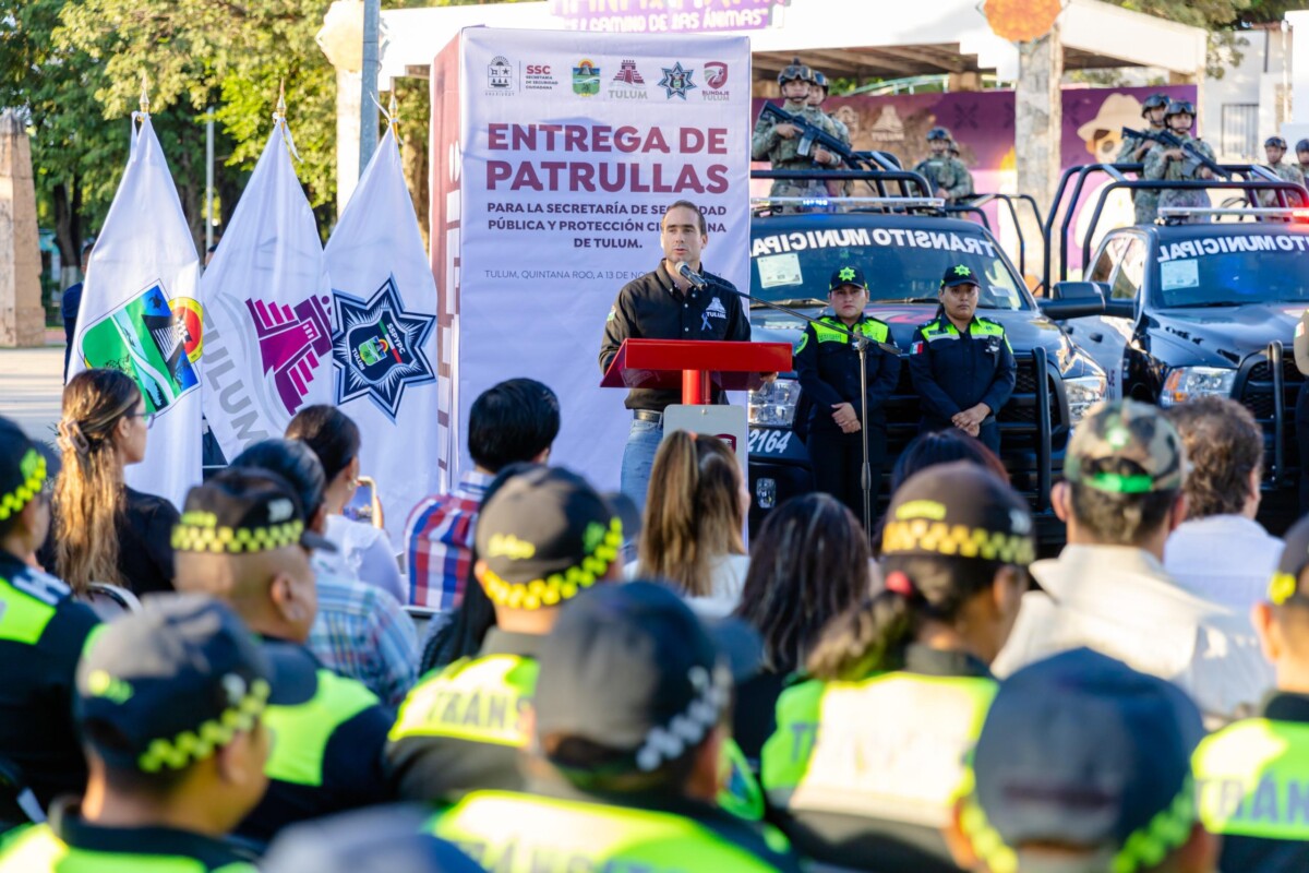 Diego Castañón entrega 15 nuevas y equipadas patrullas a la SSyPC de Tulum; refuerza el edil la estrategia del programa “Blindaje Tulum”.