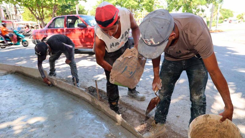 Gobierno Municipal arranca obra para reconstruir guarniciones y banquetas en Isla Mujeres