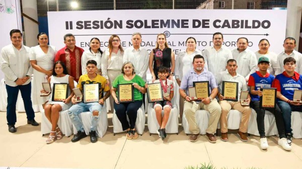 Atenea Gómez Ricalde reconoce a deportistas sobresalientes con el Premio al Mérito Deportivo “Prof. Hugo Ravell Magaña”