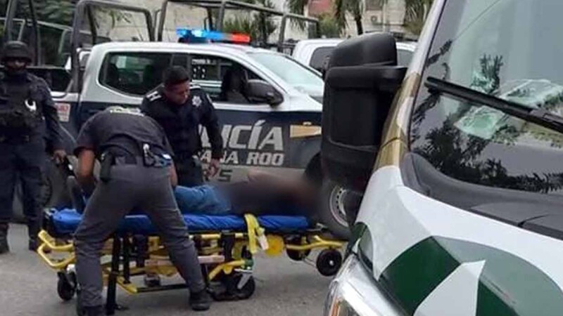 Hombres armados "levantan" a joven y balean a otro en la SM 77 de Cancún