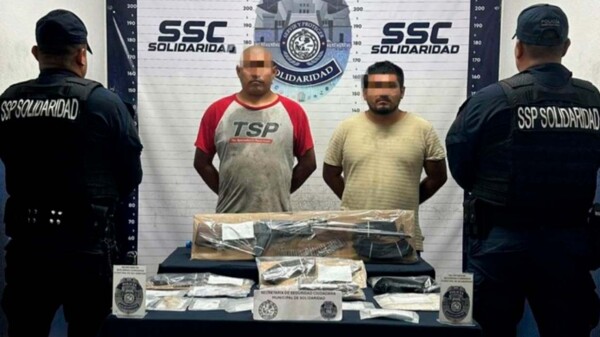 Atrapan a dos narcomenudistas empistolados en Playa del Carmen