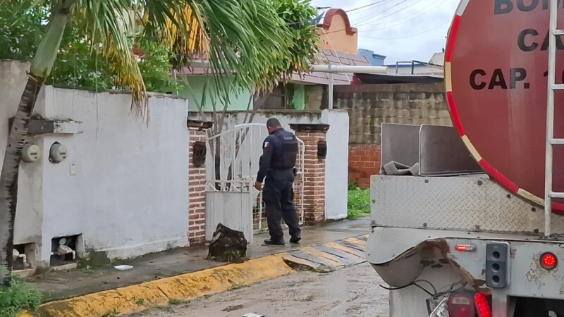 Atienden bomberos de Cancún dos emergencias por incendios