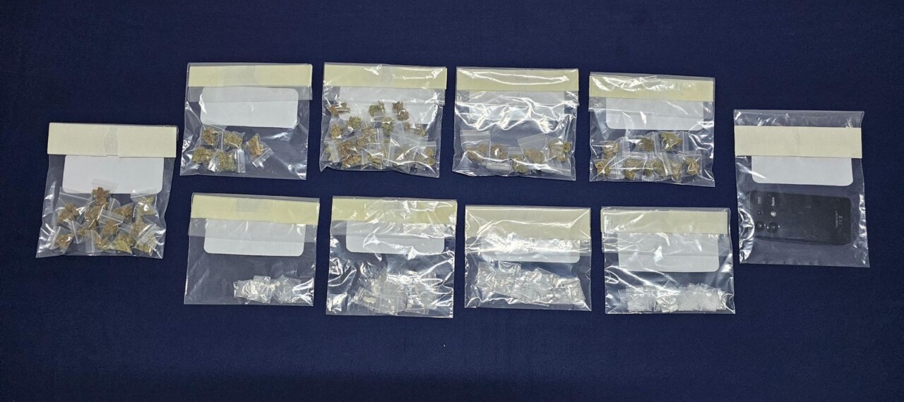 Detienen en Cozumel a presuntos narcomenudistas; uno confesó un feminicidio; les decomisaron varias dosis de drogas en la Flores Magón.