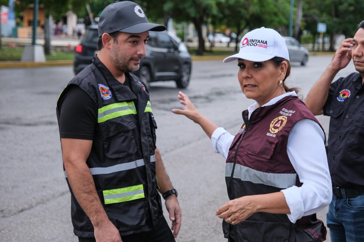 Desde temprana hora, la gobernadora recorrió la ciudad para constatar que el agua haya disminuido, tras las lluvias.