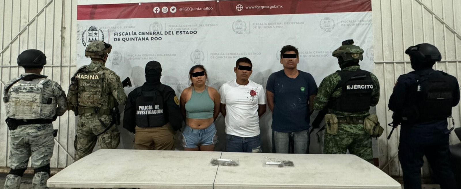 Aseguran drogas, armas y detienen a 8 en tres cateos en Cancún; entre los asegurados se encuentran una mujer y un menor de edad.