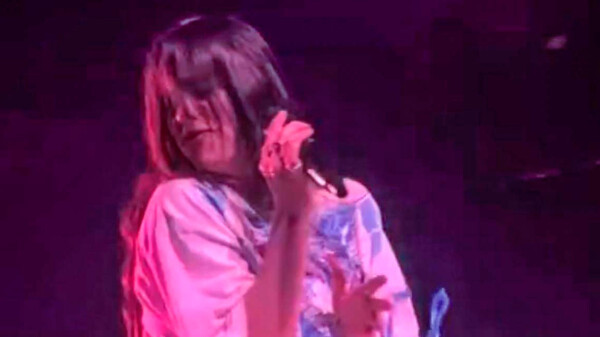 Billie Eilish sufre impacto en el rostro durante concierto en Arizona