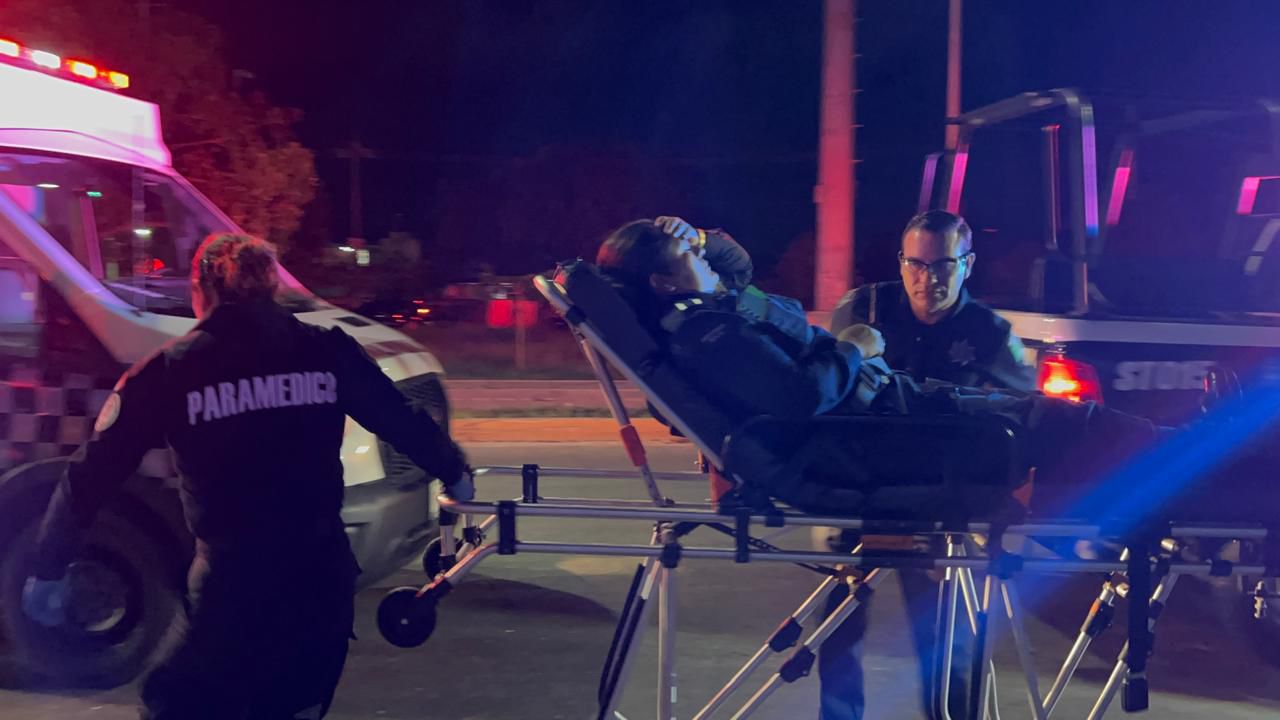 Chocan patrullas y automovilista durante una persecución; el accidente en la 20 de Noviembre y calle 18 dejó dos policías y un civil lesionados.