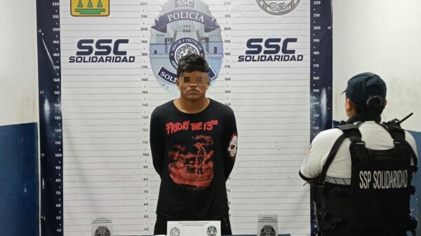 Detienen a presunto narcomenudista en la Quinta Avenida de Playa del Carmen