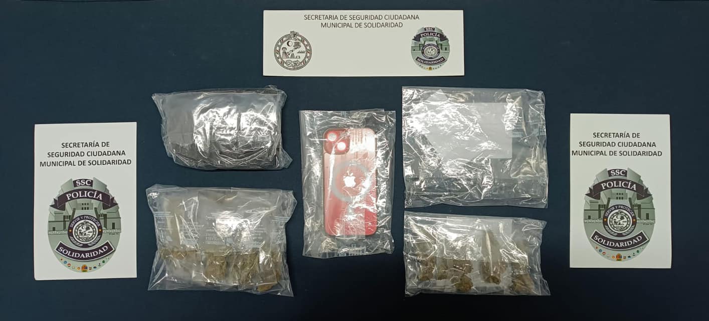 Detienen a presunto narcomenudista en la Quinta Avenida de Playa del Carmen; a Luis “N” le decomisaron varias dosis de enervantes.