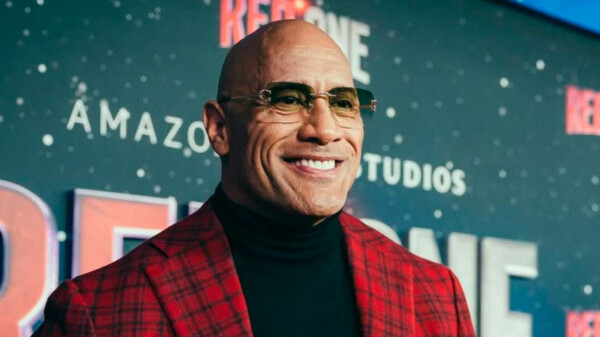 Dwayne Johnson gana 50 millones de dólares por "Código: Traje Rojo”