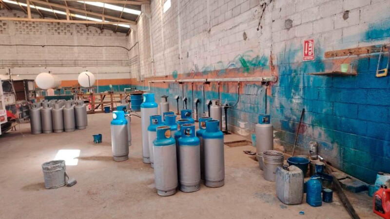 En Puebla asegura la FGR 122 mil litros de hidrocarburo y detienen a 17 personas