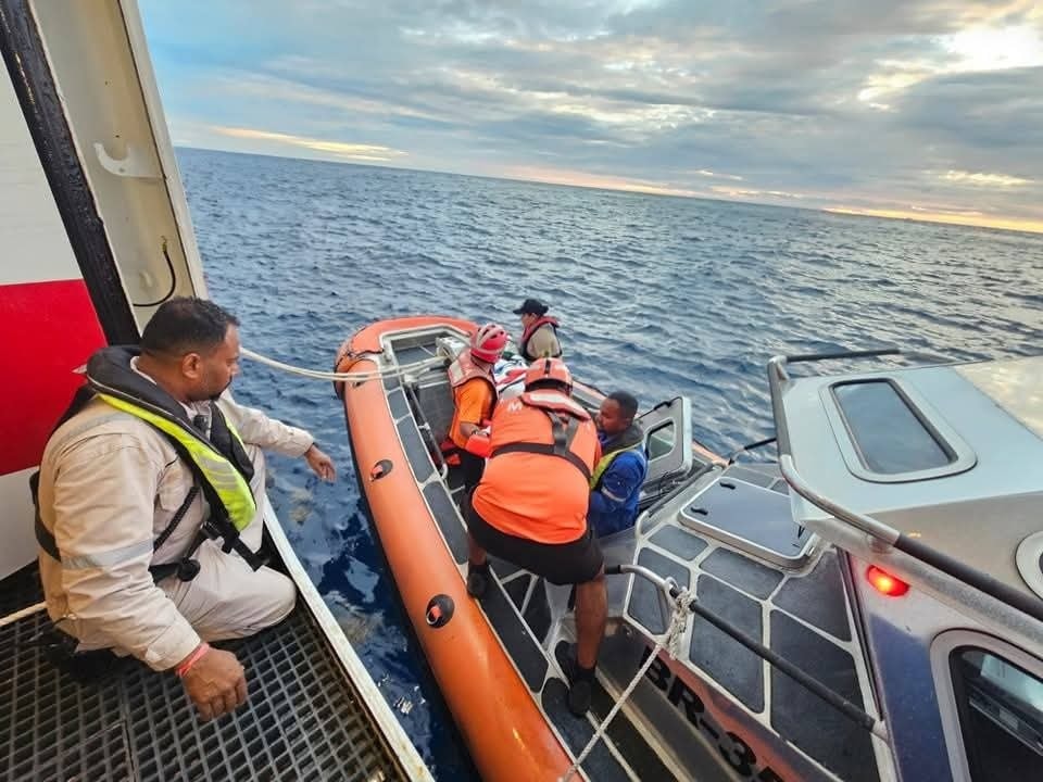 Evacúan a pasajera de un crucero pro una emergencia médica en Cozumel; la mujer extranjera de 45 años presentó una posible perforación intestinal.