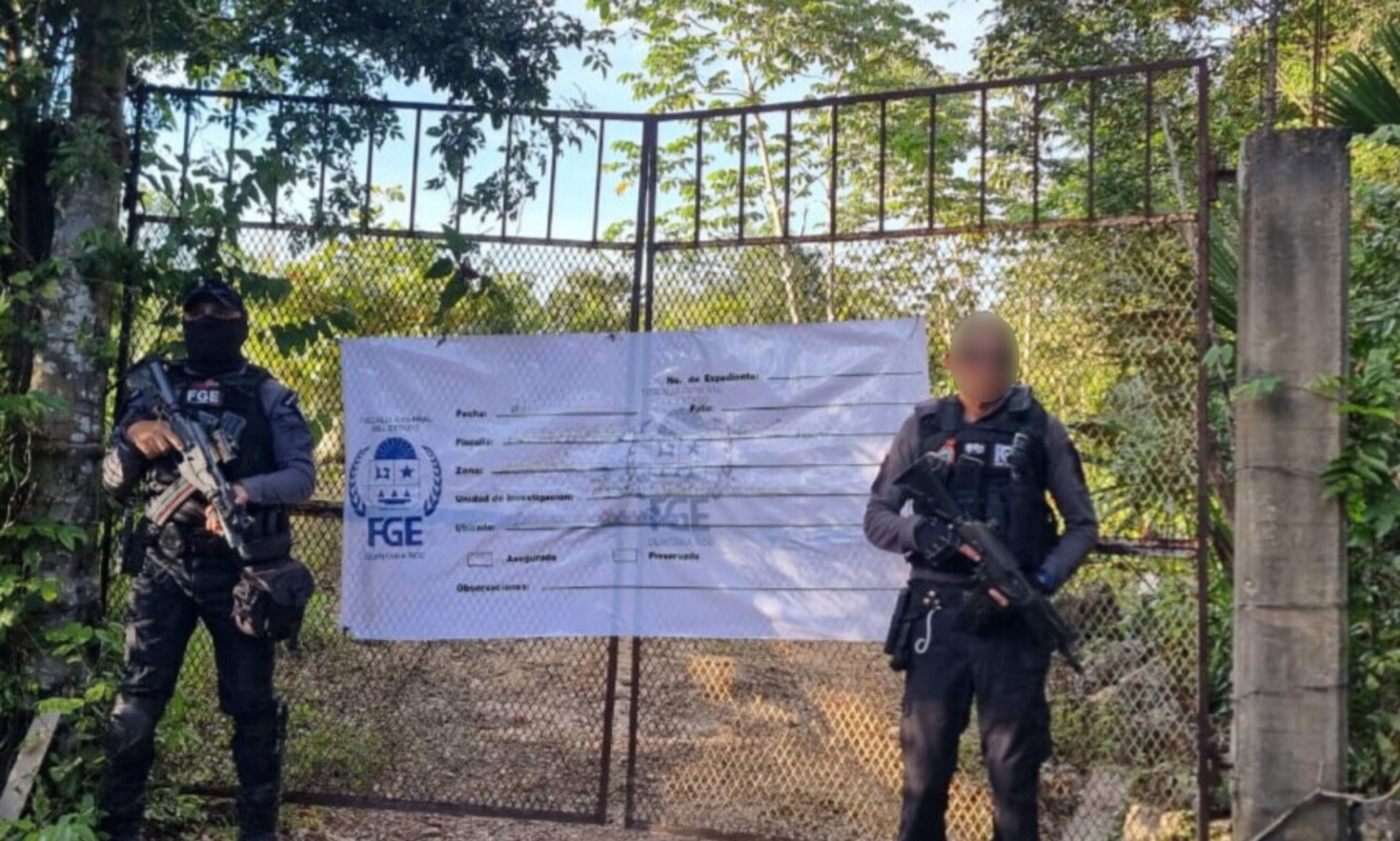 Aseguran motos robadas en la colonia Sac Nicté en Cancún; tras una denjuncia la FGE cumplimentó una orden de cateo en un predio.