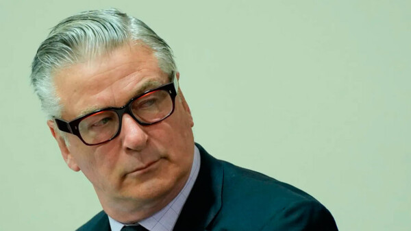 La fiscalía de EE.UU. retira su apelación en el caso penal contra Alec Baldwin
