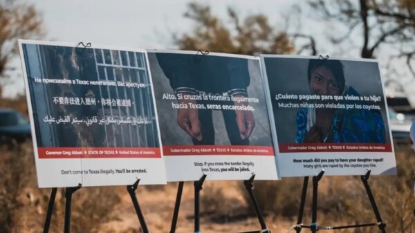 Amaga Texas a migrantes con carteles intimidatorios