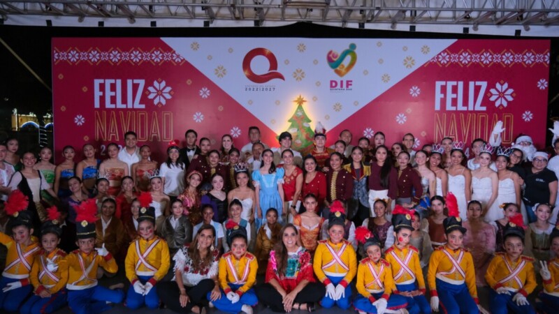 Enciende Mara Lezama junto a familias chetumaleñas, árbol y villas navideñas