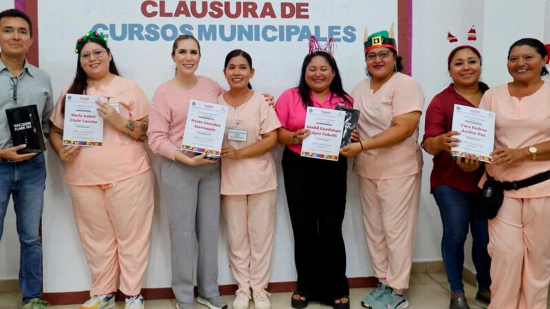Atenea Gómez Ricalde clausura 16 cursos de capacitación en Isla Mujeres