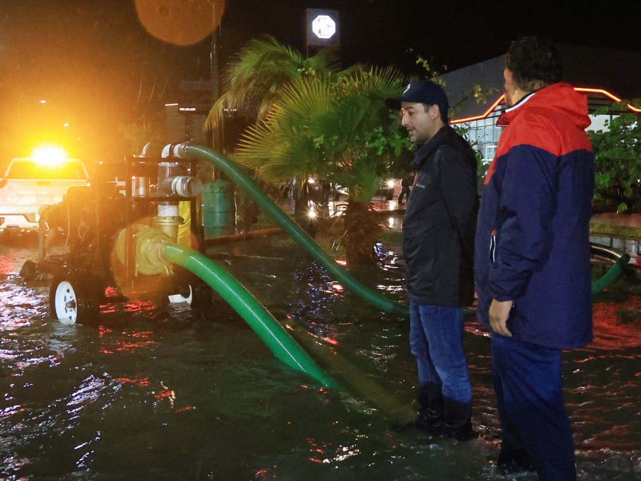 Despliega Gobierno de Benito Juárez brigadas antes fuertes lluvias; el secretario general del Ayuntamiento, Pablo Gutiérrez Fernández, recorrió las calles.