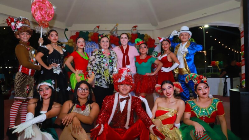 Atenea Gómez Ricalde convive con familias de La Gloria en la “Posada en tu Colonia”