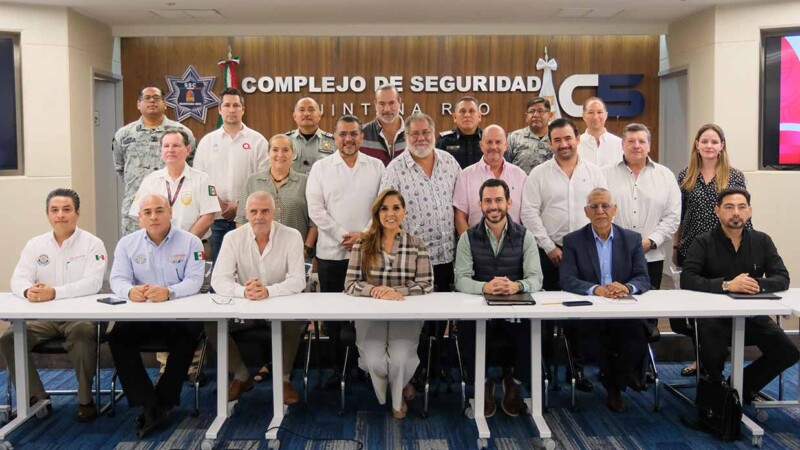 Revisa Mara Lezama avances en atención a turistas en reunión con autoridades del Aeropuerto Internacional de Cancún