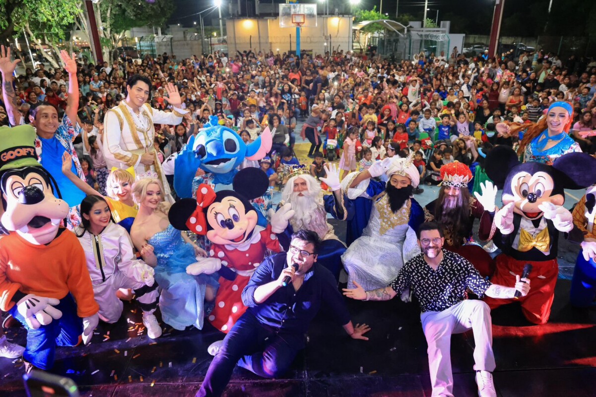 Cientos de familias se congregaron en el Domo "Hugo Ravell" para celebrar en un evento organizado por el Gobierno Municipal.