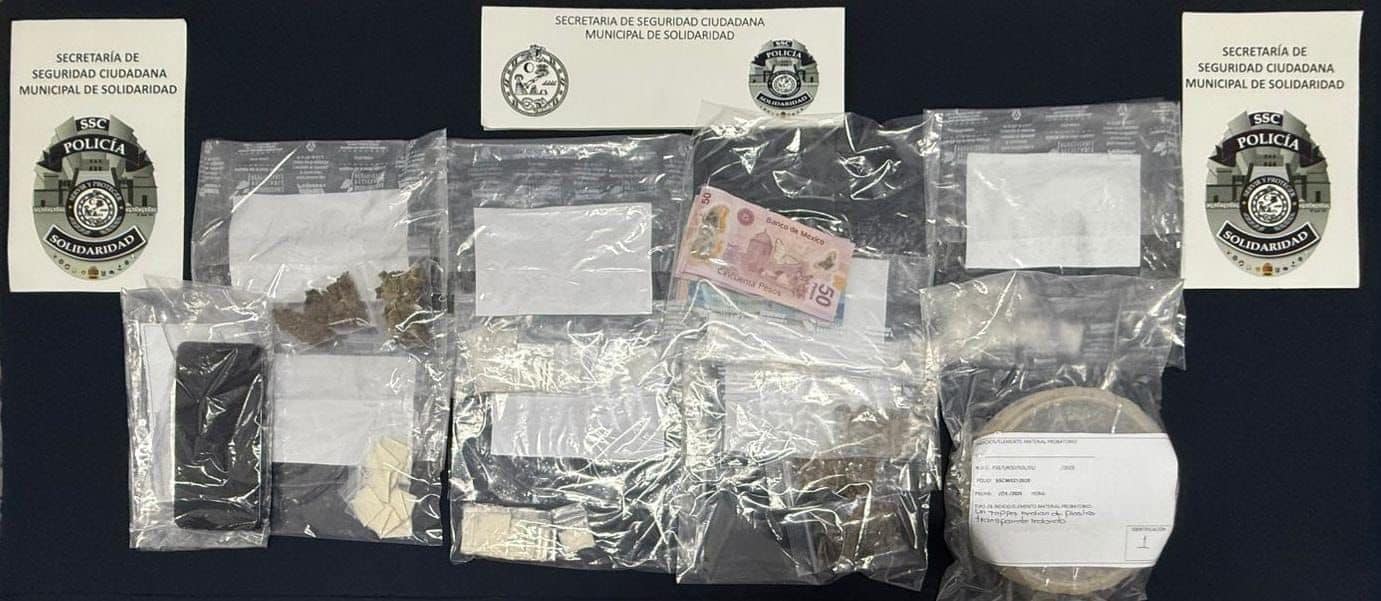 En Playa del Carmen detienen a dos mototaxistas con droga; Jorge y José “N” intercambianan bolsitas con enervantes cuando le cayeron policías.